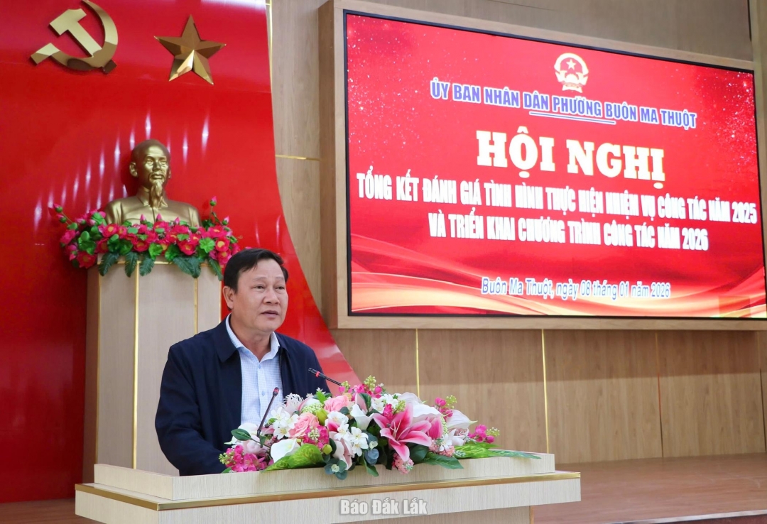 Ủy viên Ban Thường vụ Tỉnh ủy, Bí thư Đảng ủy, Chủ tịch HĐND phường Buôn Ma Thuột dự và phát biểu chỉ đạo hội nghị.