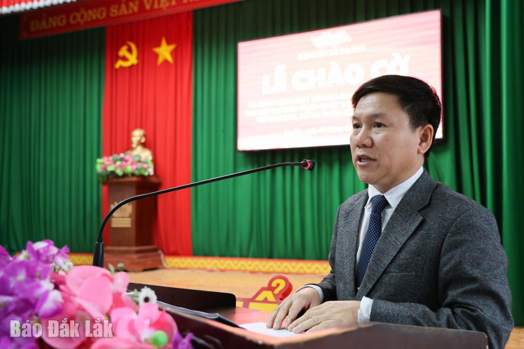 Bí thư Đảng ủy, Chủ tịch HĐND xã Ea Kly Nguyễn Văn Hoan phát động đợt thi đua cao điểm.