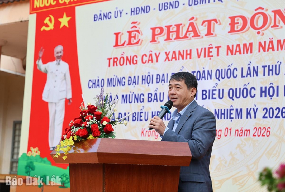 Phó Bí thư Đảng uỷ, Chủ tịch UBND xã Krông Pắc Lại Đức Đại phát động trồng cây xanh năm 2026.