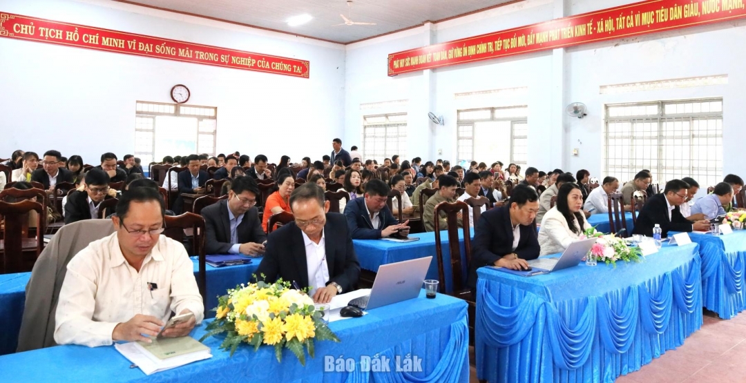 Các đại biểu tham dự hội nghị.