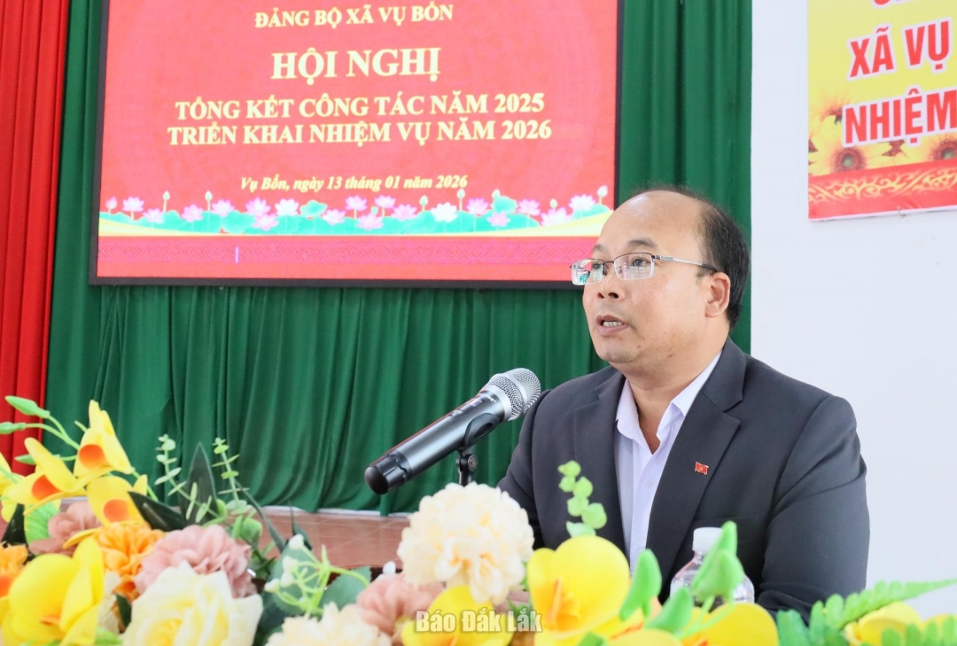 Bí thư Đảng ủy, Chủ tịch HĐND xã Y Klốk Byă phát biểu chỉ đạo hội nghị.