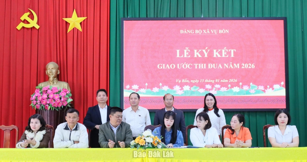 Các chi bộ ký giao ước thi đua năm 2026.