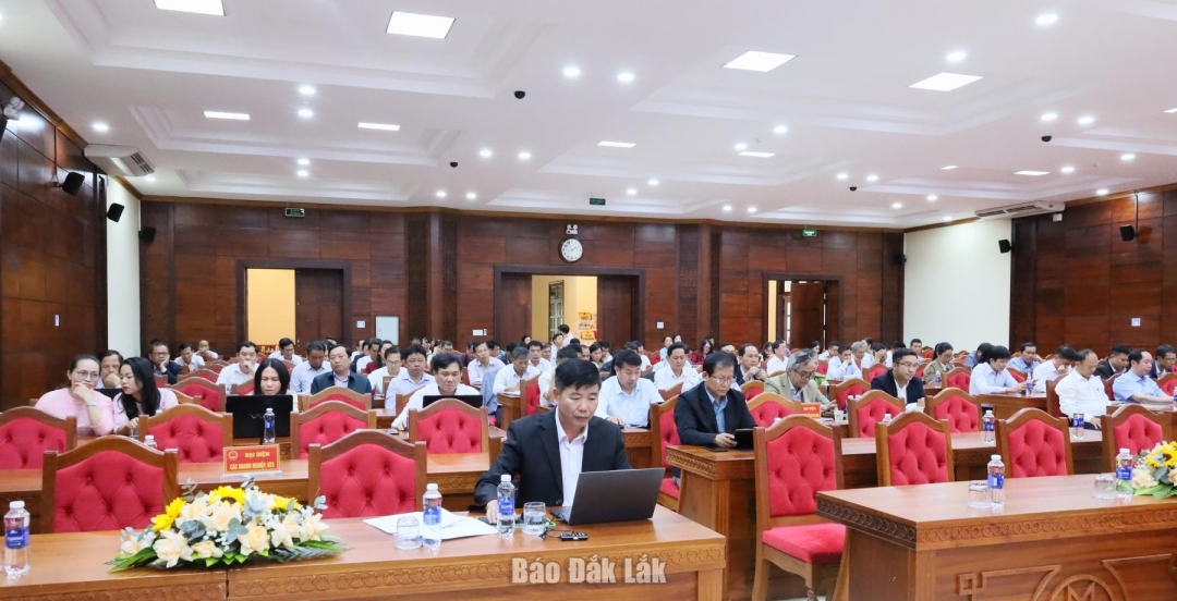 Các đại biểu tham dự hội nghị.