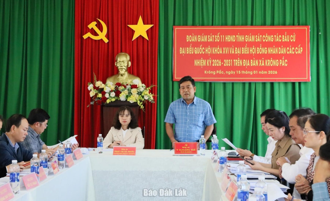 Đồng chí Y Joang Niê, Phó Bí thư Đảng ủy xã Krông Pắc phát biểu ý kiến tại buổi làm việc.