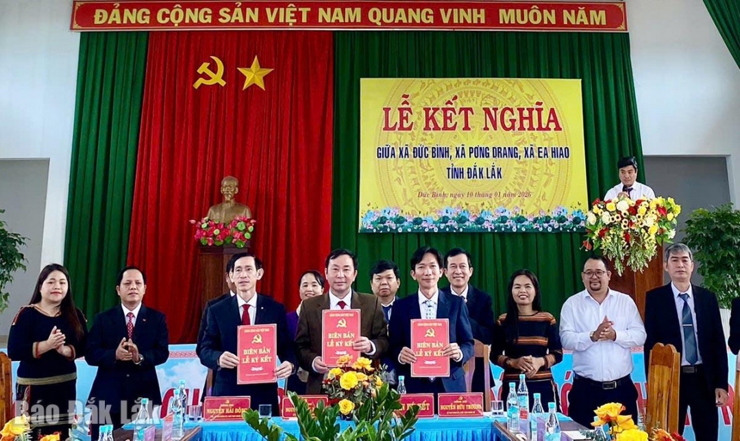 Các địa phương thông qua biên bản nghi nhớ kết nghĩa.
