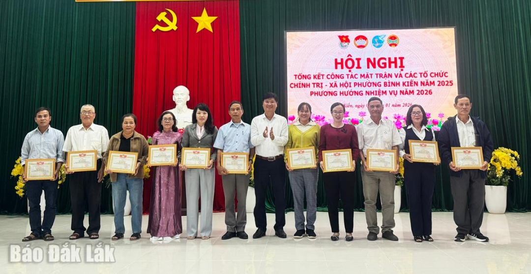 Ủy ban MTTQ Việt Nam phường và các tổ chức chính trị – xã hội đã khen thưởng nhiều tập thể, cá nhân có thành tích xuất sắc trong công tác và phong trào thi đua