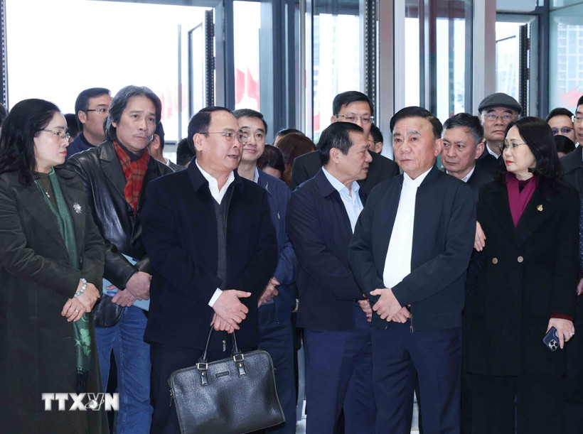 Thường trực Ban Bí thư Trần Cẩm Tú kiểm tra công tác chuẩn bị Đại hội đại biểu toàn quốc lần thứ XIV của Đảng tại Trung tâm Hội nghị Quốc gia. Ảnh: TTXVN