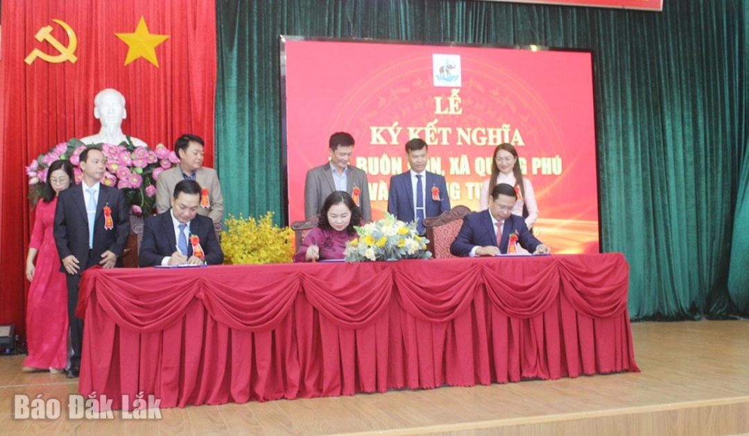 Đảng ủy, HĐND 3 đơn vị ký kết văn bản kết nghĩa