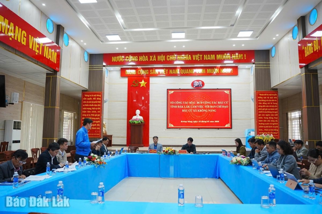 Quang cảnh buổi làm việc tại xã Krông Năng.