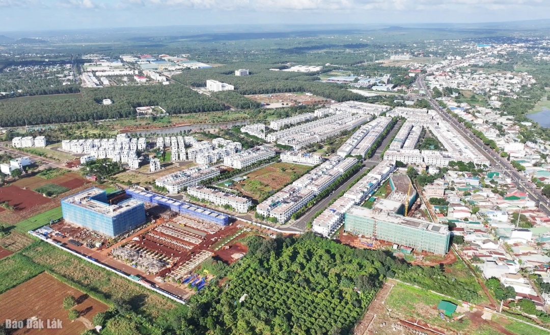 tỉnh tiếp tục quan tâm bố trí quỹ đất, kêu gọi đầu tư và triển khai các dự án phục vụ nhu cầu nhà ở cho người thu nhập thấp