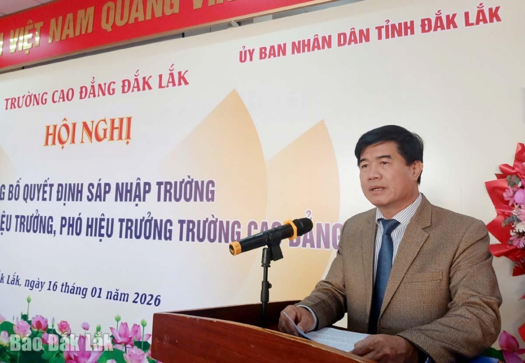 Phó Chủ tịch UBND tỉnh Nguyễn Thiên Văn phát biểu tại hội nghị