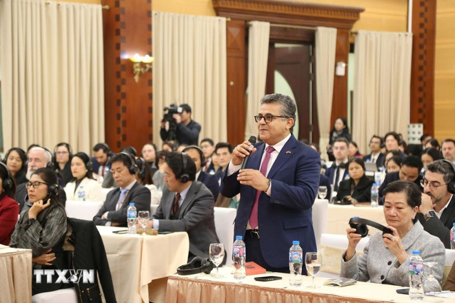 Đại sứ Palestine tại Việt Nam, Trưởng Đoàn ngoại giao tại Việt Nam Saadi Salama phát biểu tại buổi thông báo. Ảnh: TTXVN