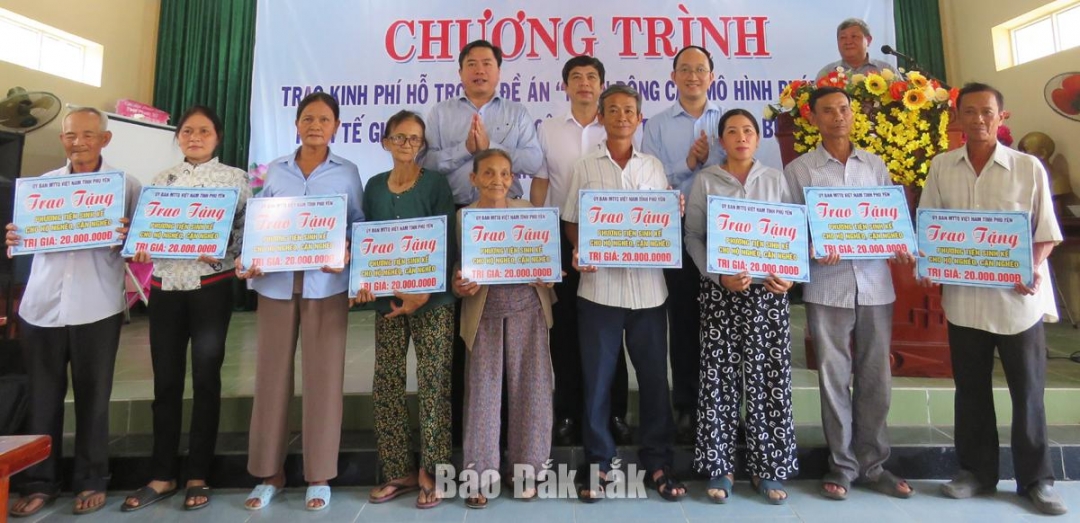 Các hộ nghèo, cận nghèo ở xã Tây Hòa được nhận kinh phí hỗ trợ từ Đề án nhân rộng các mô hình phát triển kinh tế giúp hộ nghèo, hộ cận nghèo thoát nghèo bền vững, giai đoạn 2024-2029 được tỉnh Đắk Lắk triển khai trong năm 2025. Ảnh minh họa: T. Hằng