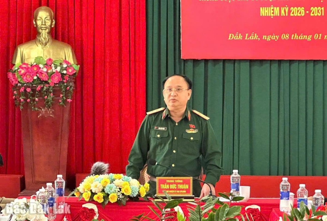 Trung tướng Trần Đức Thuận, Phó Chủ nhiệm Ủy ban Quốc phòng, An ninh và Đối ngoại của Quốc hội phát biểu kết luận tại buổi làm việc với Tiểu đoàn 303.