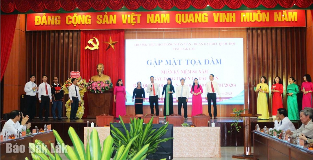 Chương trình văn nghệ chào mừng 80 năm.