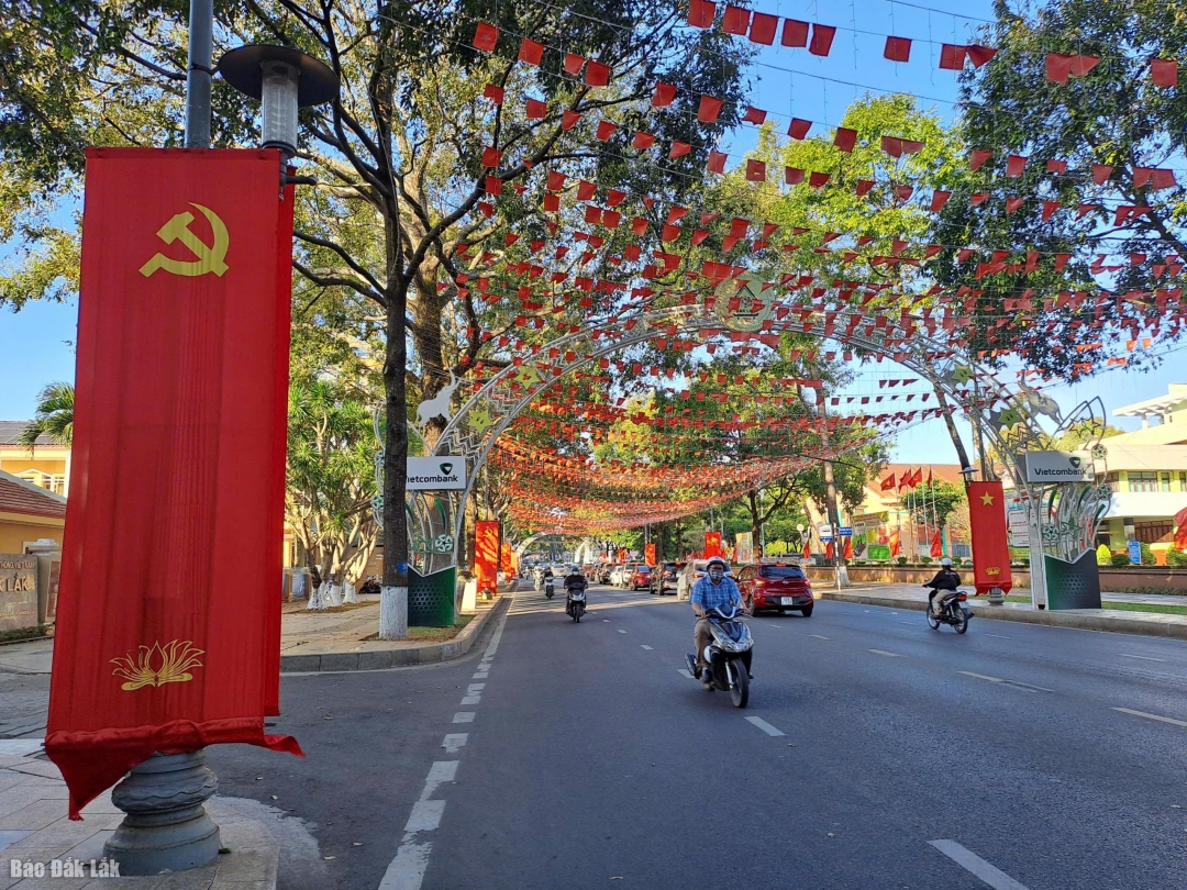 Phường phường Buôn Ma Thuột rực rỡ chào mừng Đại hội đại biểu toàn quốc lần thứ XIV của Đảng