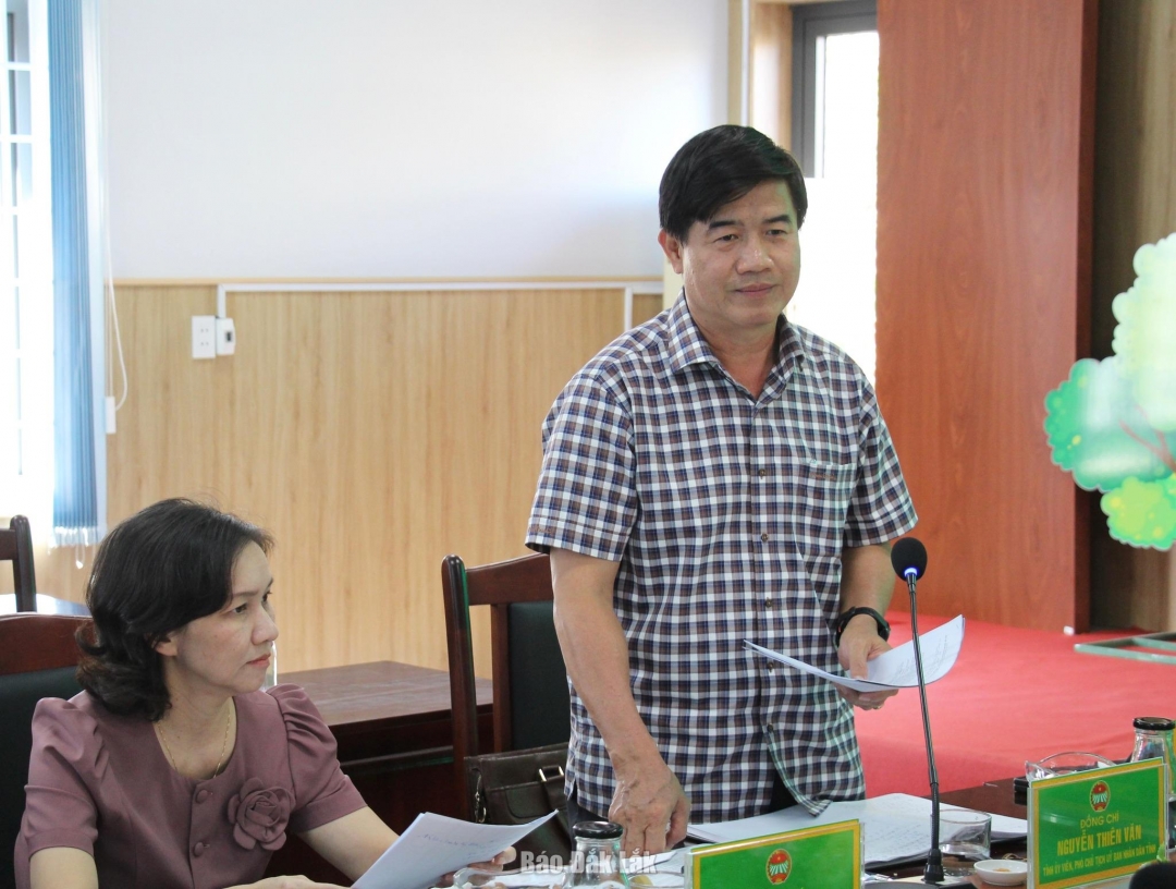 Phó Chủ tịch UBND tỉnh Nguyễn Thiên Văn phát biểu tại buổi làm việc.