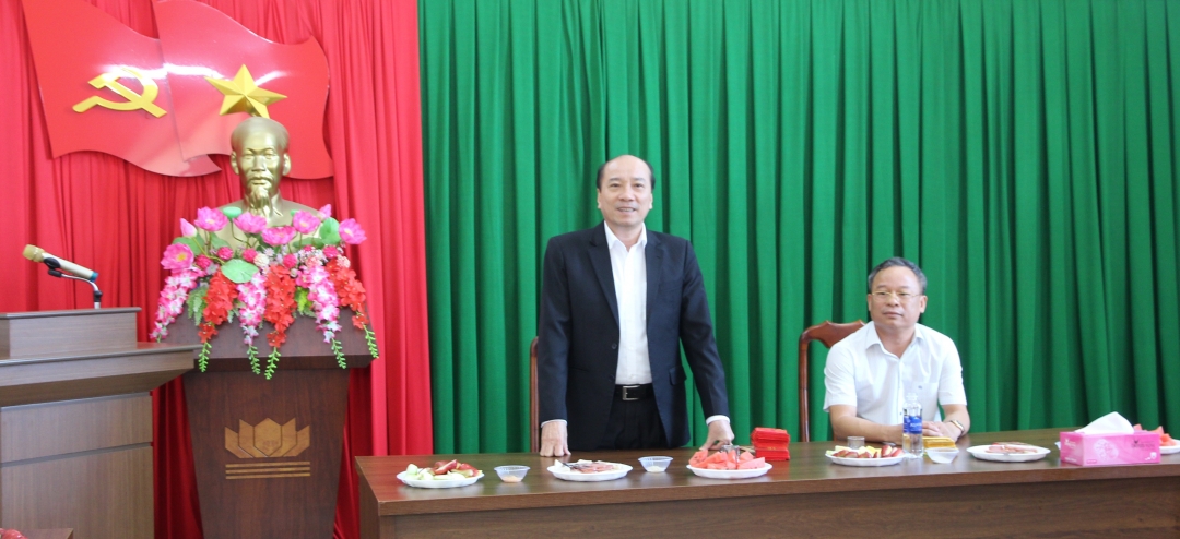 Phó Bí thư Tỉnh ủy, Chủ tịch UBND tỉnh Phạm Ngọc Nghị chúc Tết Ban Quản lý dự án đầu tư xây dựng công trình giao thông và nông nghiệp phát triển nông thôn tỉnh.