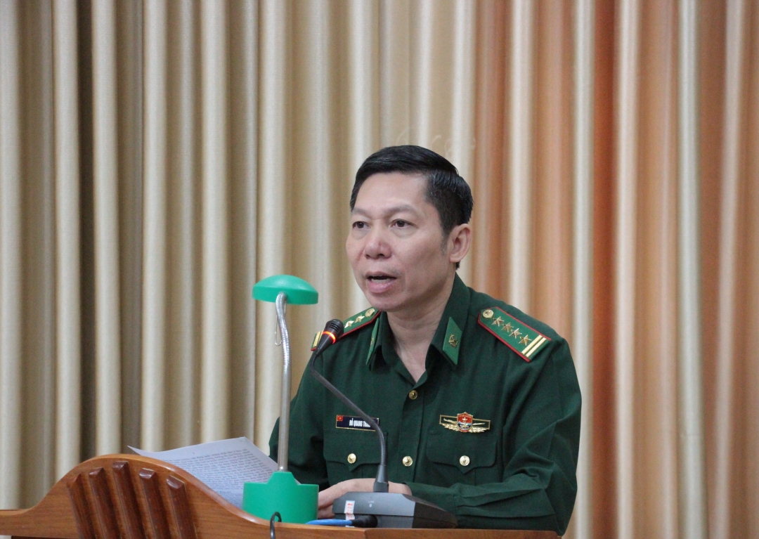 Đại tá Đỗ Quang Thấm, Chính ủy Bộ đội Biên phòng tỉnh phát biểu tại buổi gặp mặt.