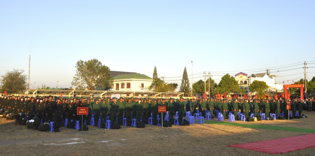 Các tân binh có mặt đông đủ tại Lễ giao nhận quân.