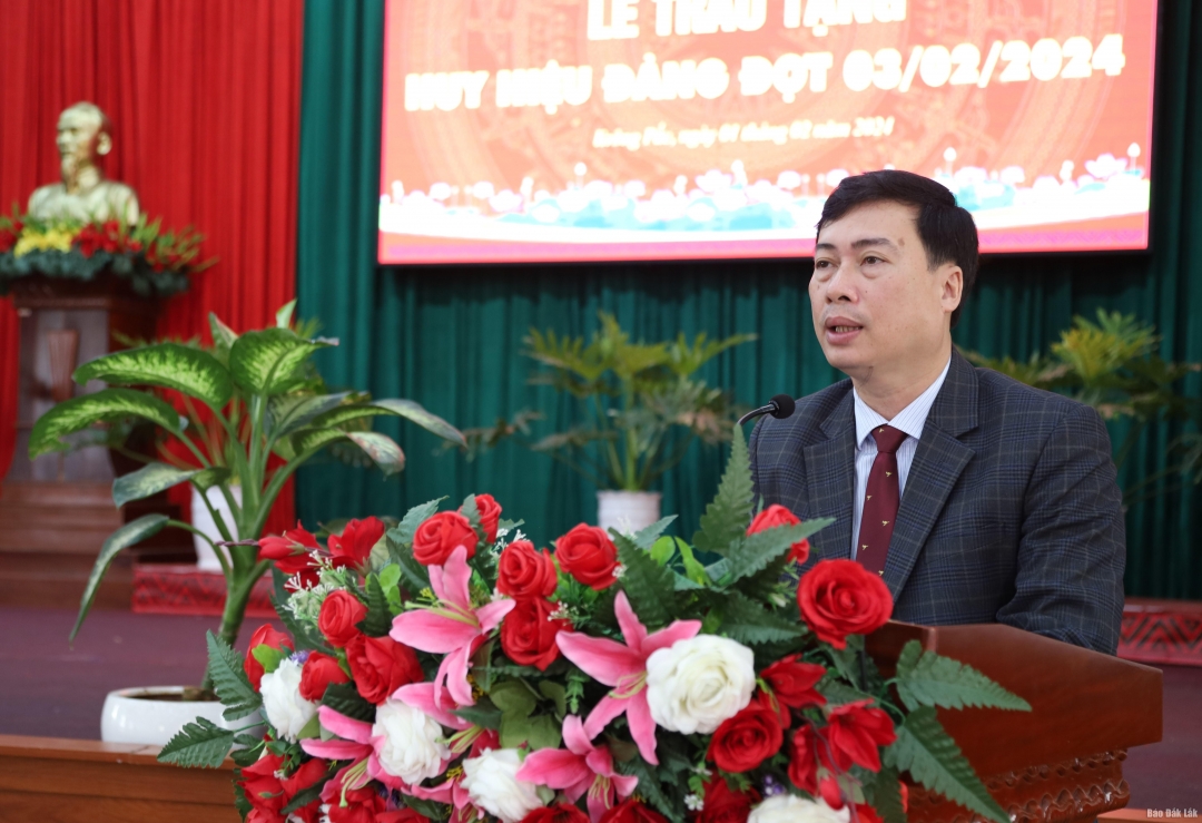 Trần Hồng Tiến, Tỉnh ủy viên, Bí thư Huyện ủy, Chủ tịch HĐND huyện Krông Pắc phát biểu tại buổi lễ.