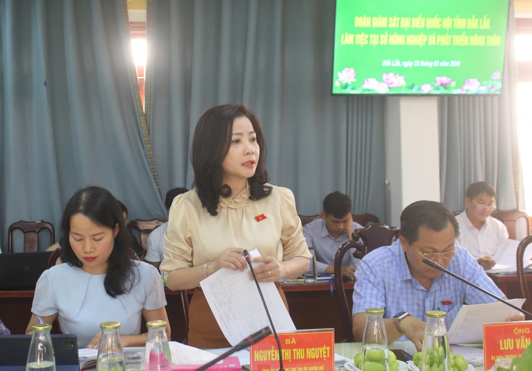 Thành viên Đoàn giám sát đề nghị Sở Nông nghiệp và Phát triển nông thôn làm rõ một số nội dung liên quan.