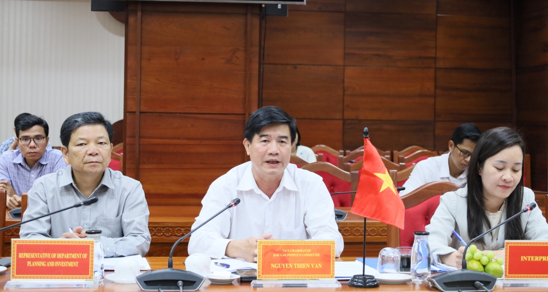 Phó Chủ tịch UBND tỉnh Nguyễn Thiên Văn trao đổi công việc với Đoàn Đại sứ quán Vương quốc Hà Lan.