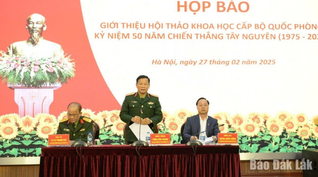 Lãnh đạo các cơ quan đồng chủ trì họp báo giới thiệu hội thảo. Ảnh: Vũ Duy