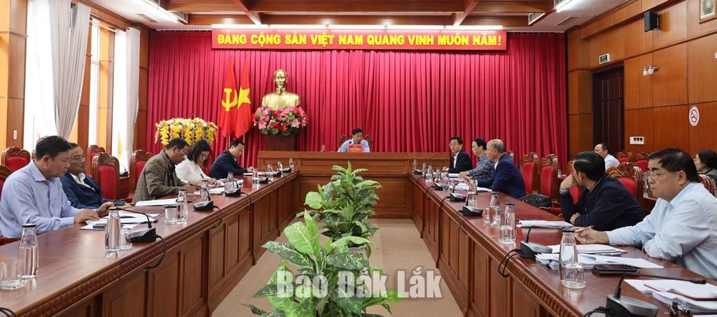 Các đại biểu nêu ý kiến thảo luận tại Tổ thảo luận số 1. 