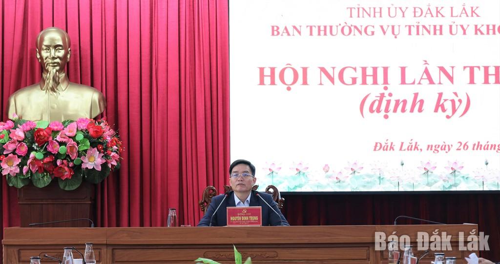 Ủy viên Trung ương Đảng, Bí thư Tỉnh ủy Nguyễn Đình Trung phát biểu ý kiến tại hội nghị.