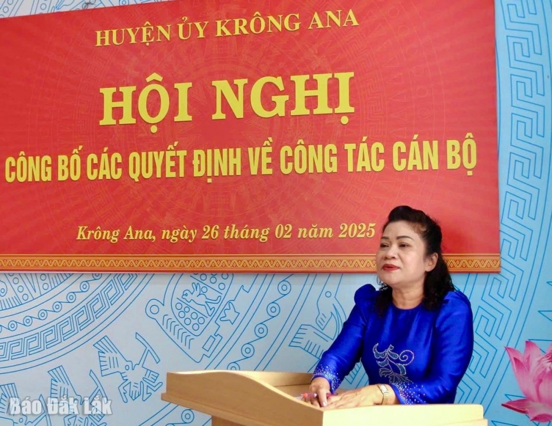 Bí thư Huyện ủy Krông Ana H’Yâo Knul phát biểu tại hội nghị.