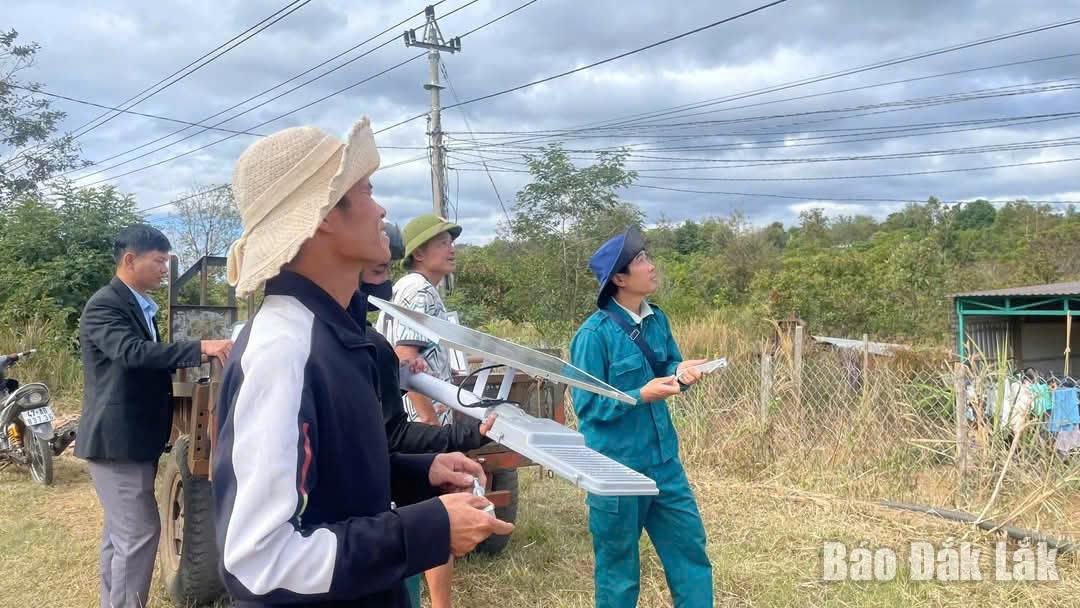 Công trình điện sáng đường buôn do Hội Cựu chiến binh xã Ea Sin (huyện Krông Búk) thực hiện nhằm thi đua lập thành tích chào mừng đại hội đảng bộ các cấp nhiệm kỳ 2025 - 2030.