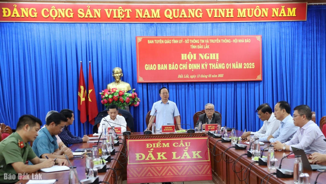 Các đại biểu tham dự hội nghị giao ban.