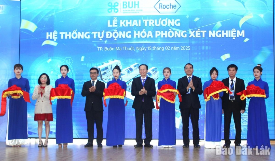 Khai trương Hệ thống tự động hóa phòng xét nghiệm tại Bệnh viện Đại học Y Dược Buôn Ma Thuột