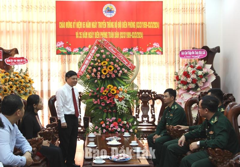 Phó Bí thư Thường trực Tỉnh ủy Phạm Minh Tấn gửi lời chúc mừng cán bộ, chiến sĩ BĐBP tỉnh.