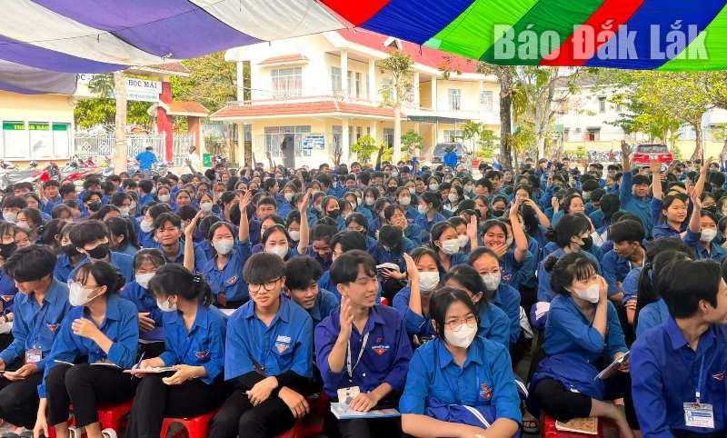 Đông đảo đoàn viên, thanh niên huyện MDrắk tham dự hội nghị tuyên truyền về biển, đảo.
