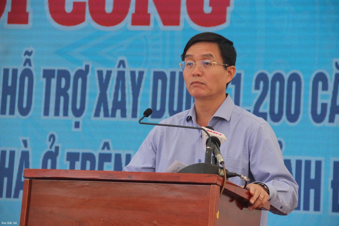 Đồng chí Nguyễn Đình Trung, Ủy viên Ban chấp hành Trung ương Đảng, Bí thư Tỉnh ủy phát biểu tại buổi lễ.