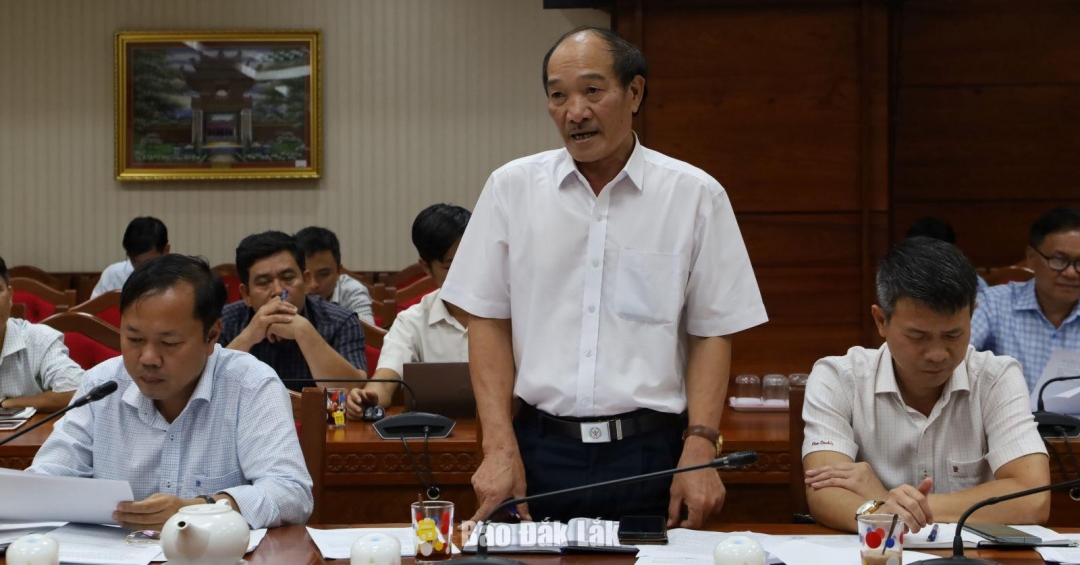 Phó Chủ tịch UBND huyện Ea Kar nêu một số khó khăn quá trình thực hiện Dự án cao tốc Khánh Hòa - Buôn Ma Thuột đoạn qua địa bàn huyện.