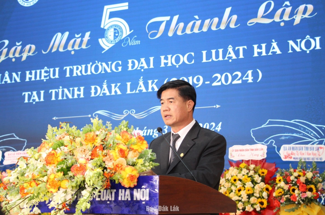 Phó Chủ tịch UBND tỉnh Nguyễn Thiên Văn phát biểu tại chương trình gặp mặt.