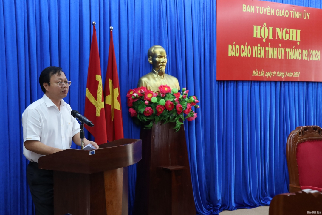 Phó Trưởng Ban Thường trực Ban Tuyên giáo Tỉnh ủy Huỳnh Chiến Thắng phát biểu tại hội nghị.