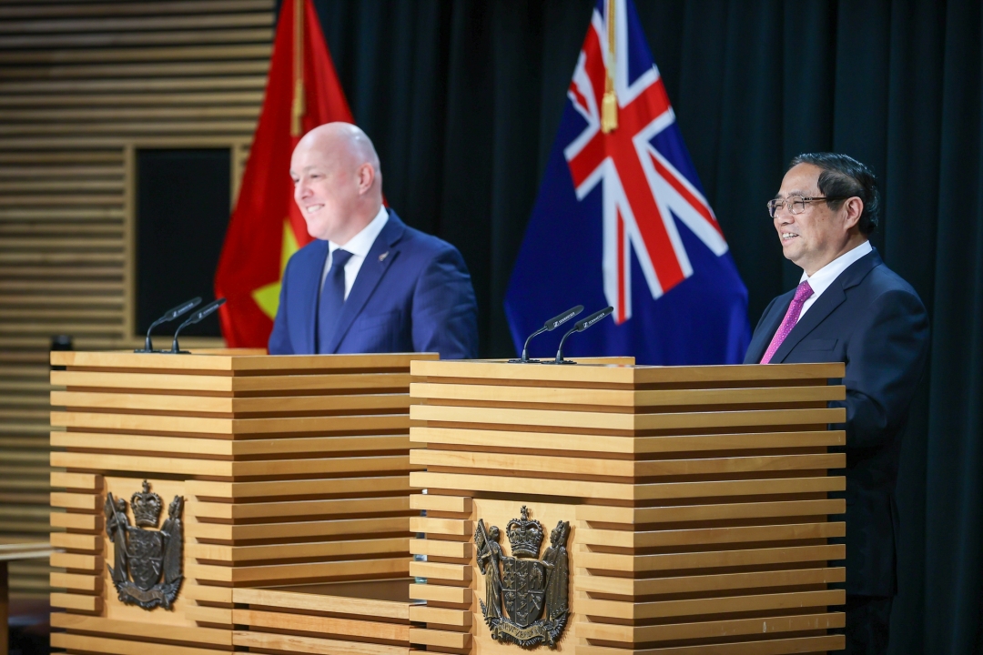 Thủ tướng Phạm Minh Chính và Thủ tướng New Zealand Christopher Luxon gặp gỡ báo chí thông báo kết quả tốt đẹp của cuộc hội đàm - Ảnh: VGP
