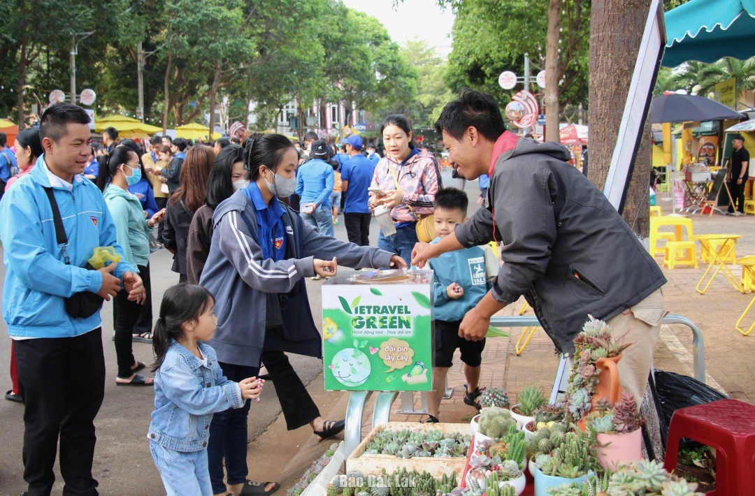 Đoàn viên thanh niên tham gia chương trình