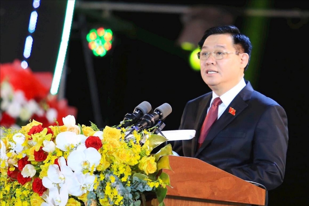Đồng chí Vương Đình Huệ, Ủy viên Bộ Chính trị, Chủ tịch Quốc hội phát biểu tại buổi lễ.