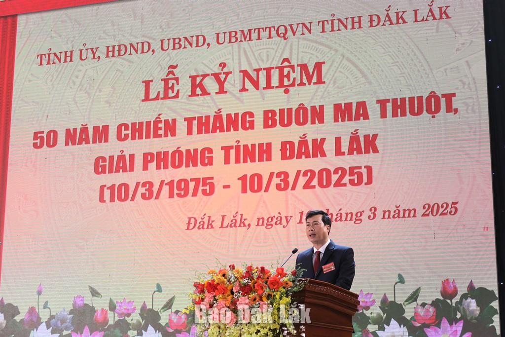 Giám đốc Sở Văn hóa - Thể thao và Du lịch tỉnh Đắk Lắk Trần Hồng Tiến điều hành buổi lễ.