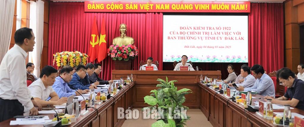 Các đại biểu tham dự buổi làm việc.