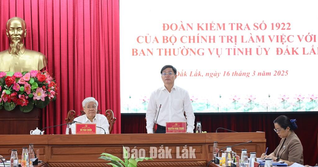 Đồng chí Nguyễn Đình Trung, Ủy viên Ban Chấp hành Trung ương Đảng, Bí thư Tỉnh ủy Đắk Lắk nêu ý kiến, kiến nghị tại buổi làm việc.