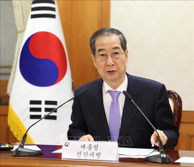 Quyền Tổng thống Hàn Quốc Han Duck Soo phát biểu tại cuộc họp ở Seoul ngày 25/3/2025. Ảnh: Yonhap/TTXVN