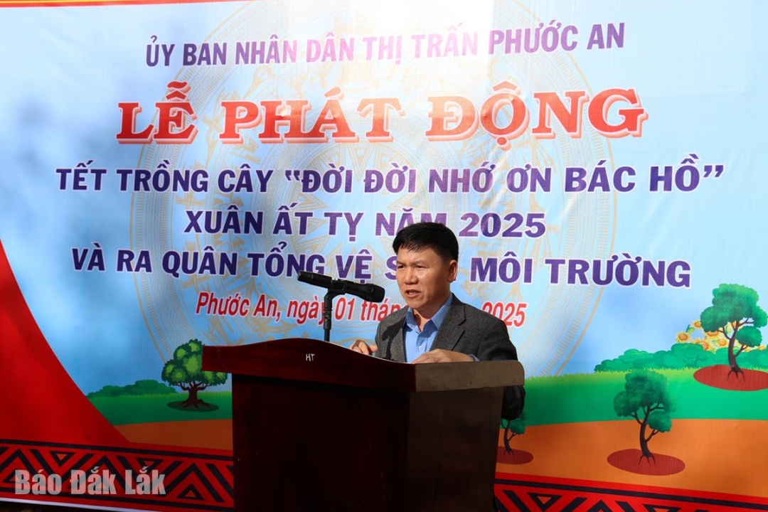 Bí thư Đảng ủy, Chủ tịch HĐND thị trấn Phước An Nguyễn Văn Hoan phát biểu tại lễ phát động.