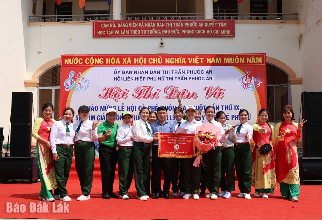 Đội thi tổ dân phố 2 đạt giải nhất hội thi dân vũ.