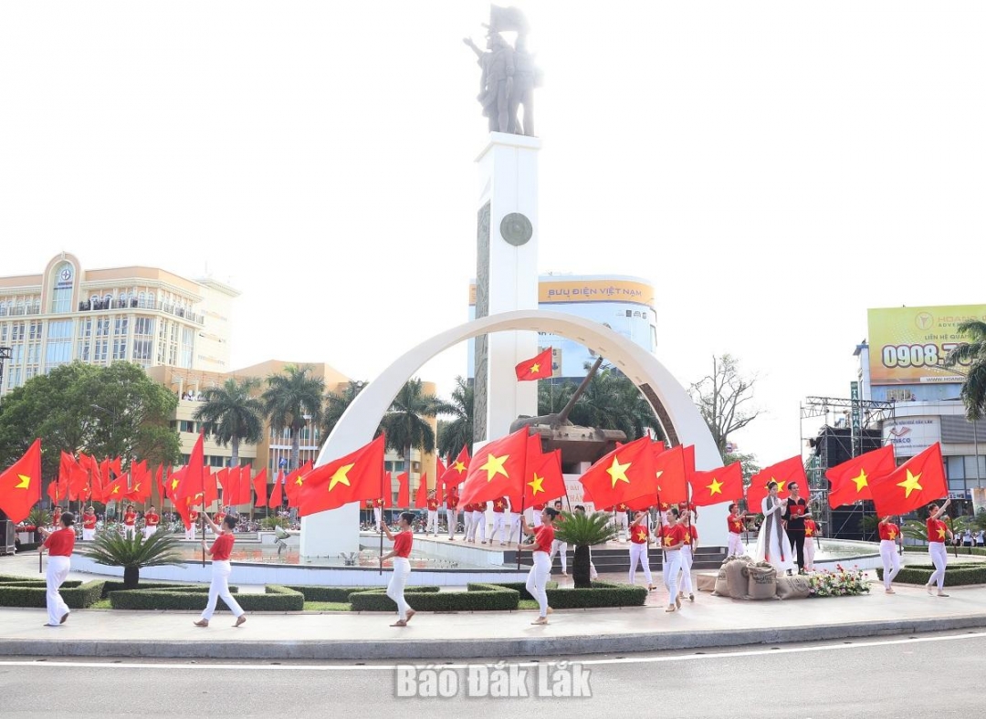 Lễ hội đường phố tổ chức ở Tượng đài Chiến thắng Buôn Ma Thuột trong ngày trọng đại